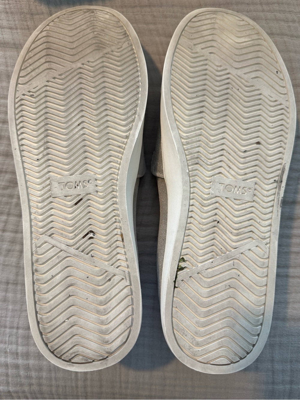 TOMS Kameron Slip-On Sneaker - Champagne Metallic Leather - Women’s Size 9 - Picture 7 of 9